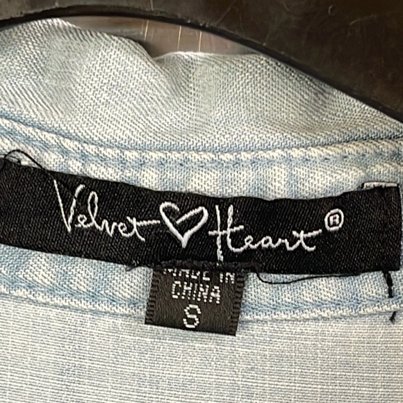 Velvet Heart embroidered chambray denim shirt women’s sz S oversized highlow hem - Picture 3 of 12